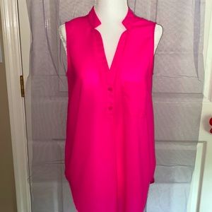 ❤️‍🔥 HOT PINK ❤️‍🔥 sleeveless top. Size small in women’s.